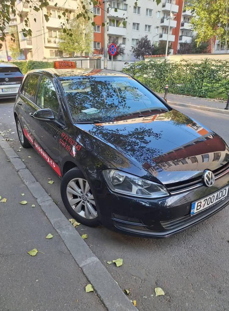 VW Golf VII negru, mașină a școlii Auto Dany